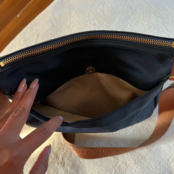 Calvin Klein ✨ Navy Blue/Tan Crossbody Bag - Picture 10 of 10
